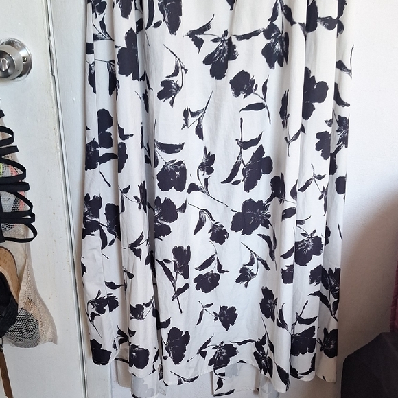 Black & White Off-Shoulder Floral Maxi Dress - Picture 12 of 13